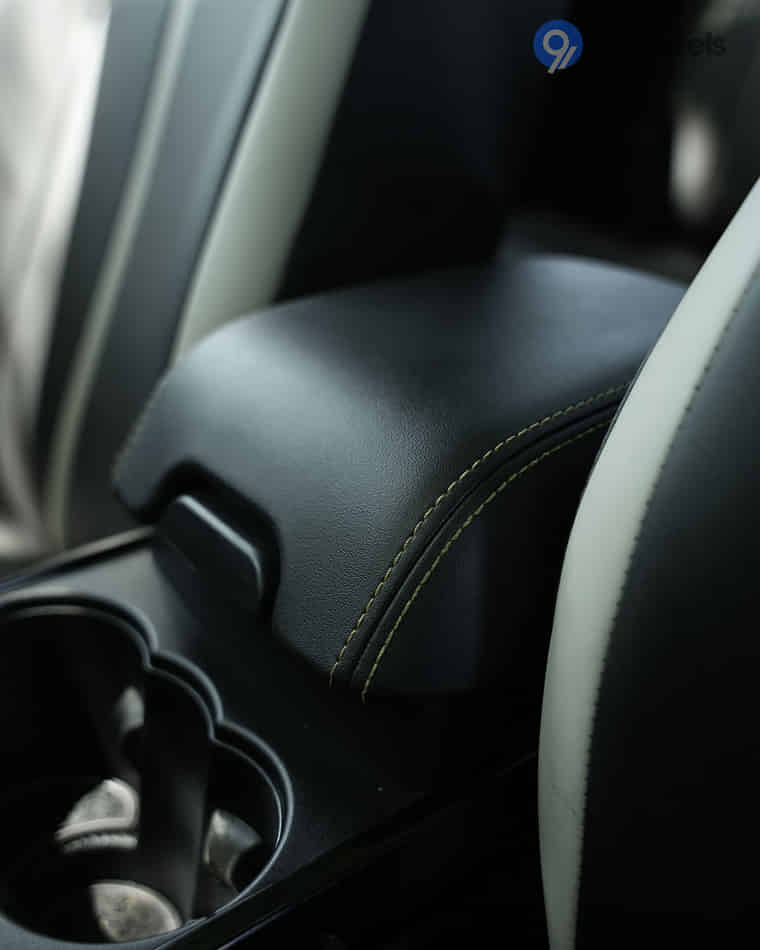 Dashboard & Front Cabin - 9 Dashboard & Front Cabin - 9