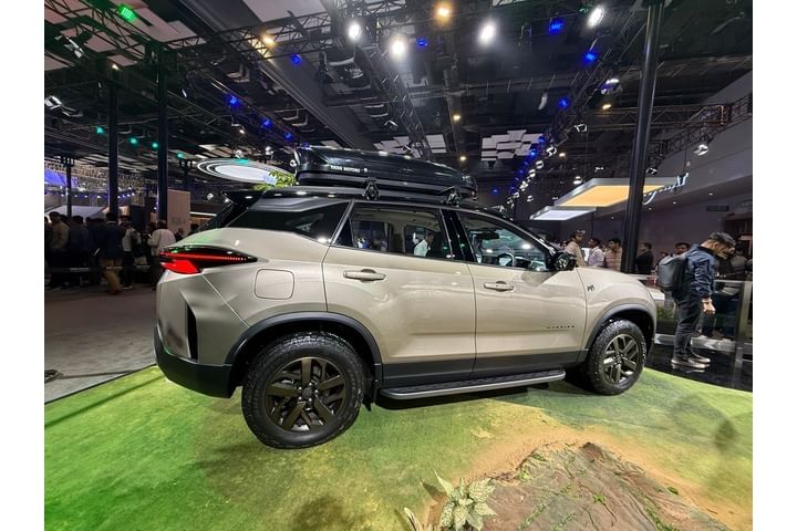 Tata Harrier Right Side View