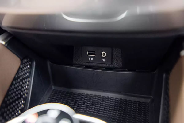 Tata Harrier 2019-2020 Charging Outlet