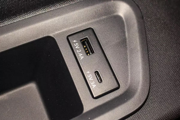Tata Harrier 2019-2020 Charging Outlet