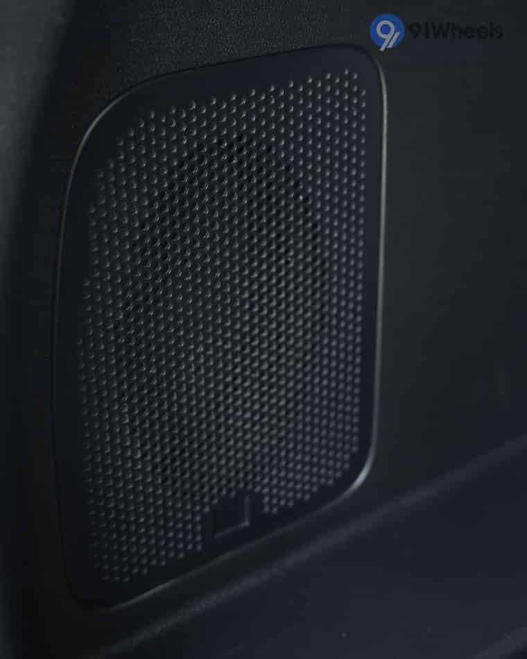 Infotainment & Charging - 1 Infotainment & Charging - 1