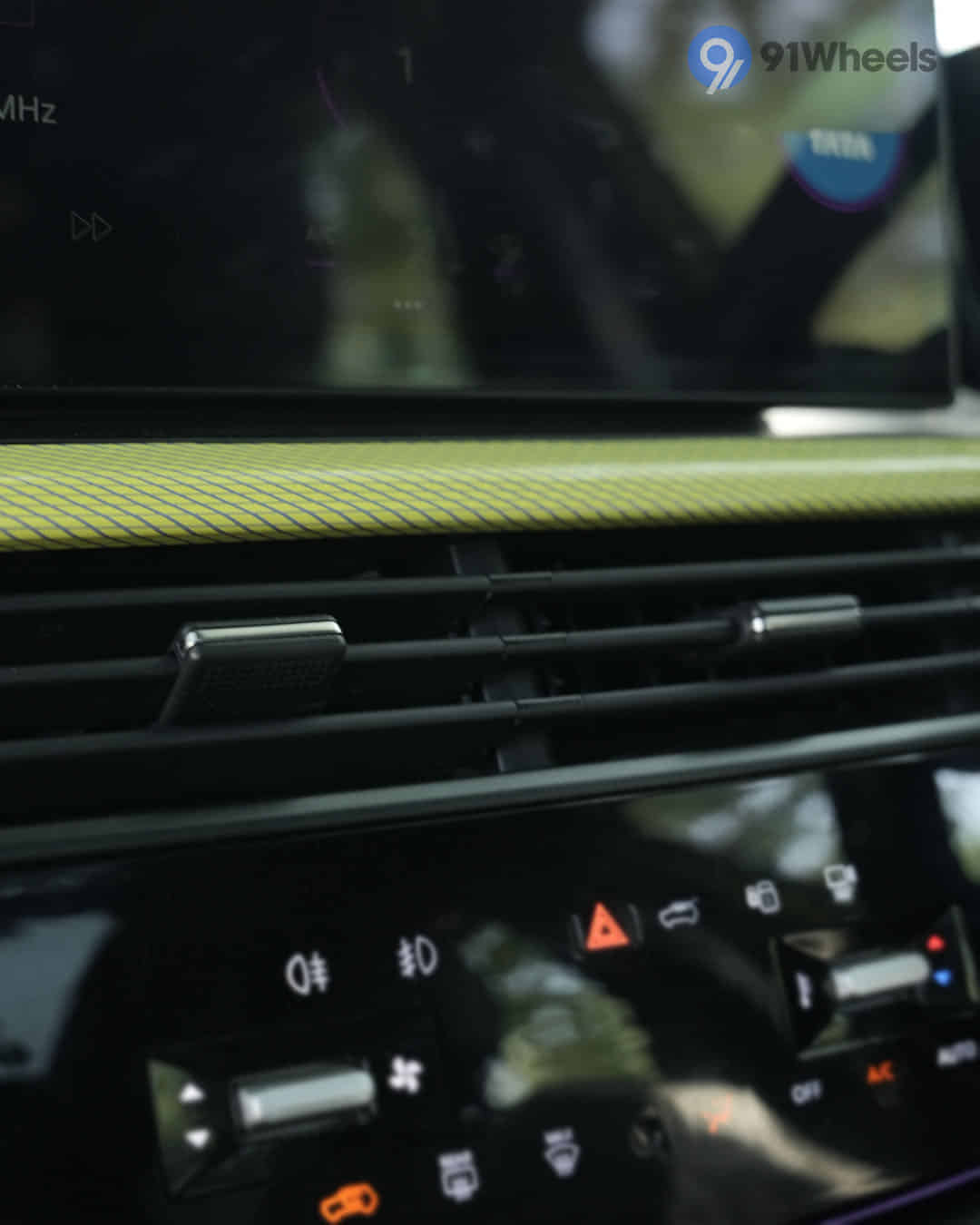 Front Centre Air Vents Front Centre Air Vents