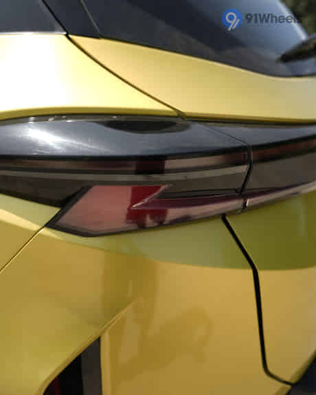 Harrier Tail Light / Tail Lamp