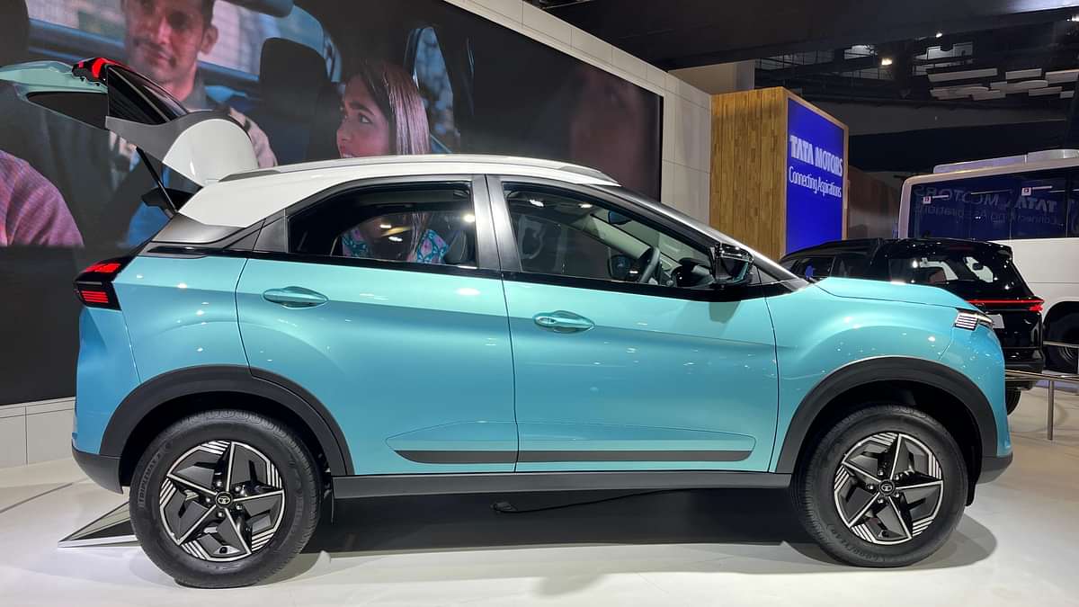 Tata Nexon iCNG Right Side View