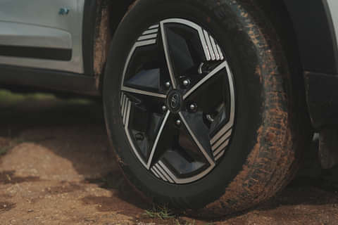 Tata Nexon EV Wheel Image