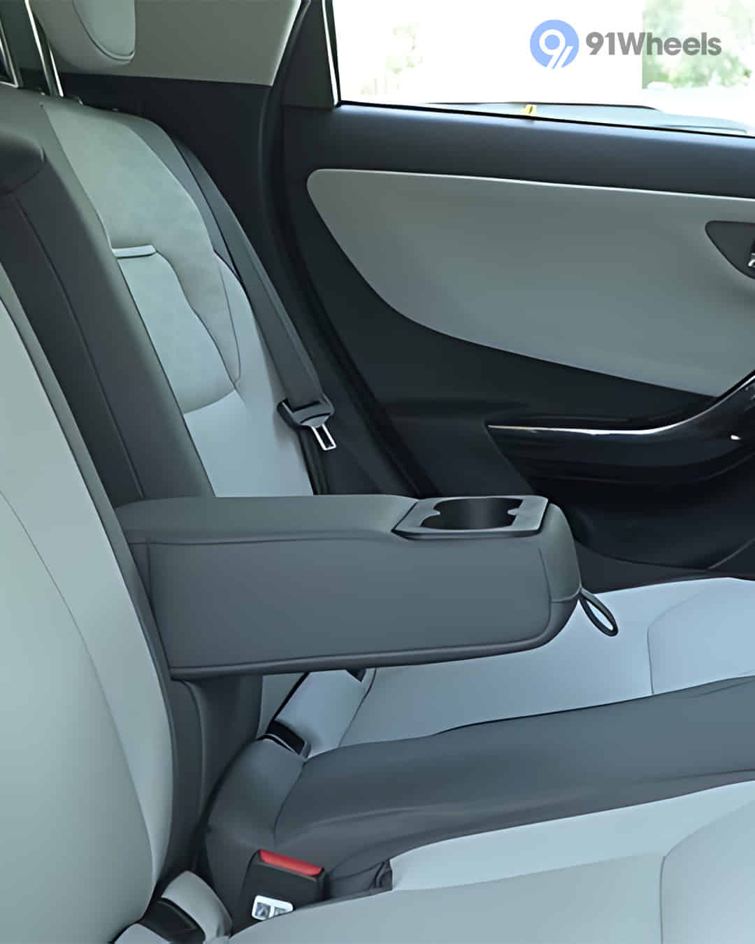 Rear Centre Arm Rest Rear Centre Arm Rest