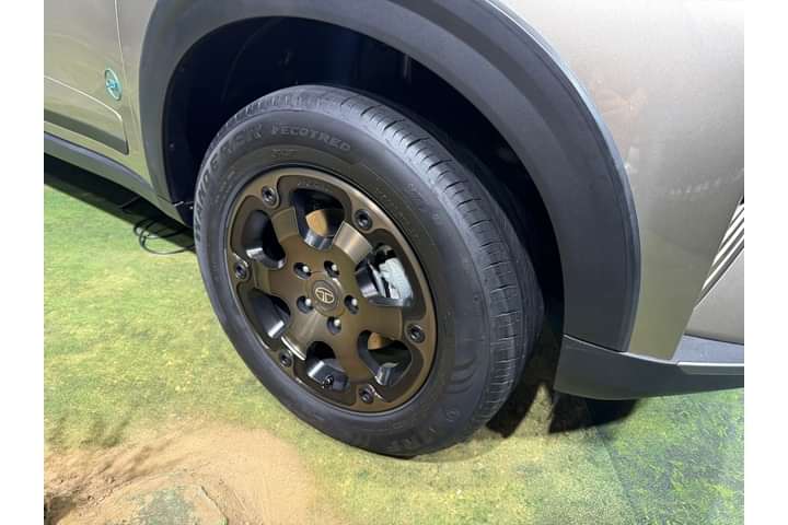 Tata Nexon EV Wheel