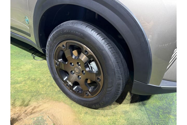 Tata Nexon EV Wheel Tata Nexon EV Wheel