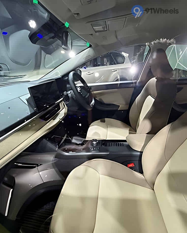 Infotainment & Charging - 2 Infotainment & Charging - 2