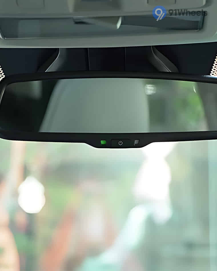 Dashboard & Front Cabin - 9 Dashboard & Front Cabin - 9