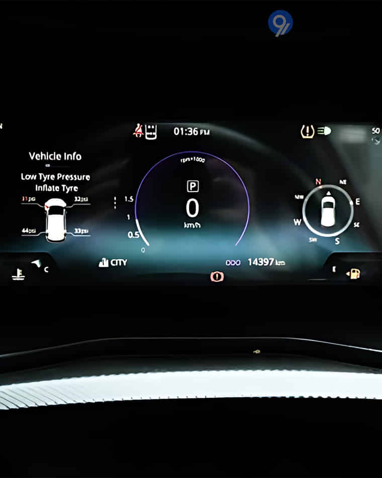 Dashboard & Front Cabin - 3