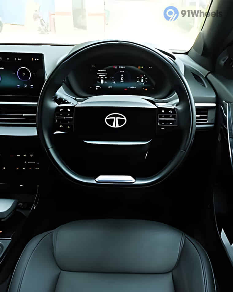 Dashboard & Front Cabin - 8