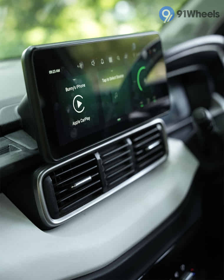 Dashboard & Front Cabin - 3