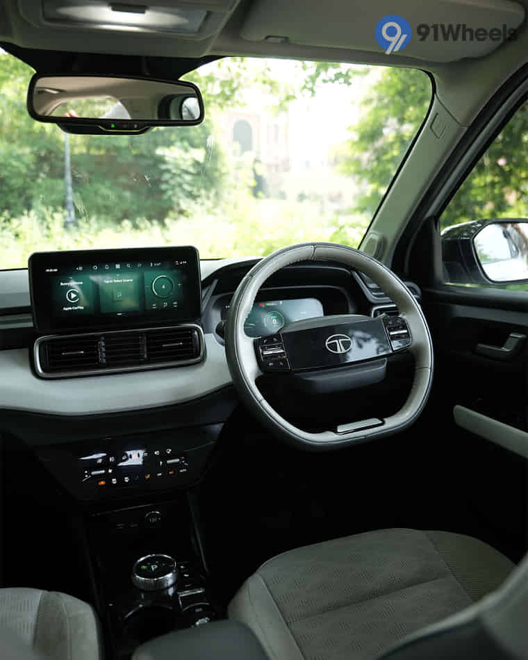 Dashboard & Front Cabin - 14