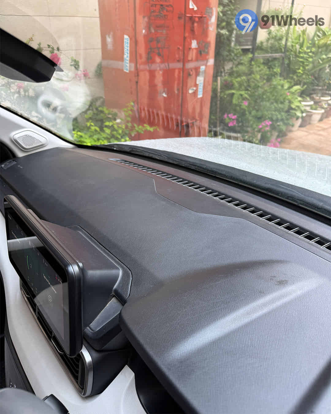 Central Dashboard Top Storage / Speaker