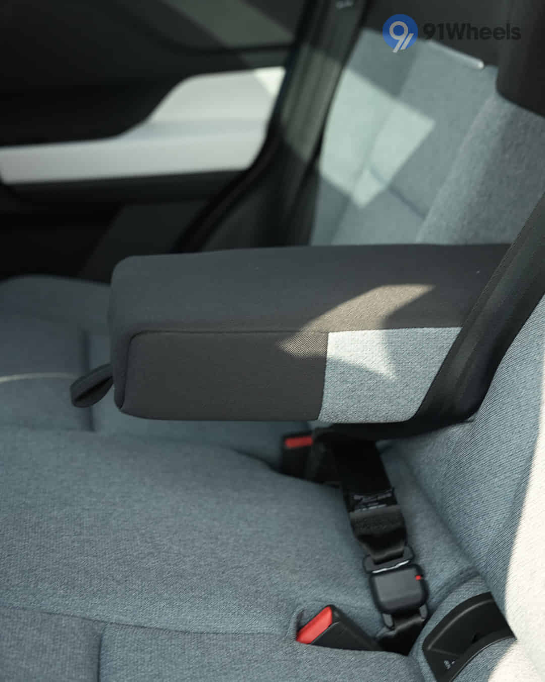 Rear Centre Arm Rest