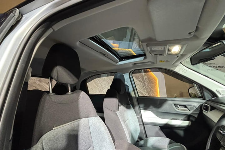 Tata Punch Roof Mounted Controls/Sunroof & Cabin Light Controls Tata Punch Roof Mounted Controls/Sunroof & Cabin Light Controls