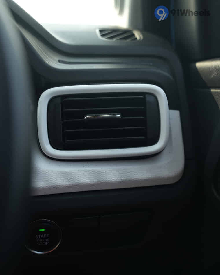 Dashboard & Front Cabin - 5