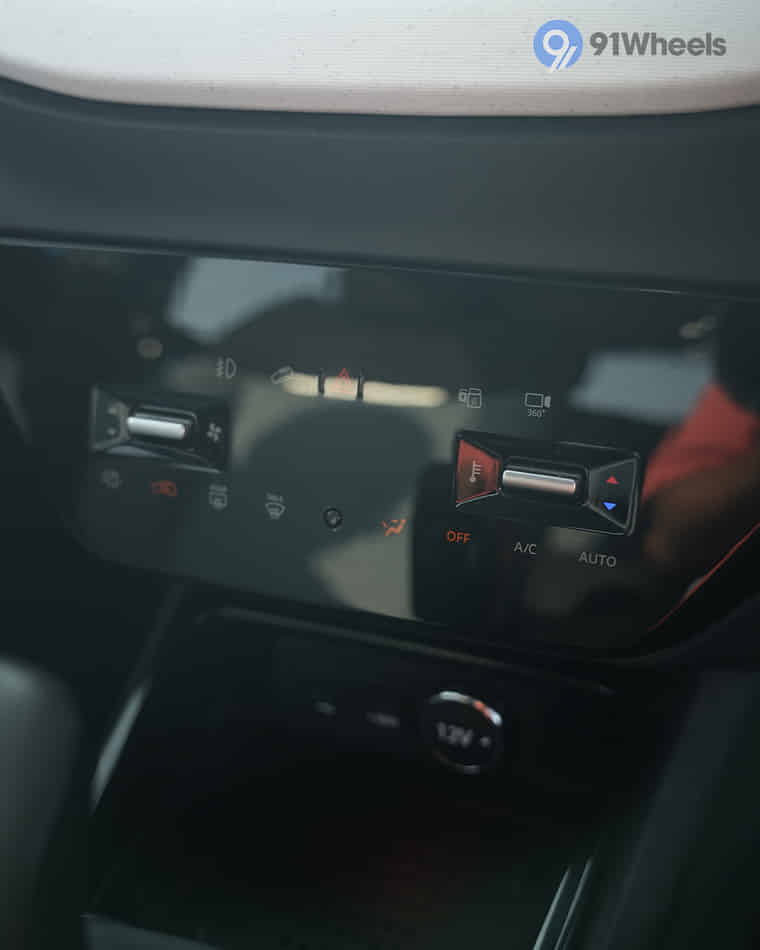 Dashboard & Front Cabin - 11