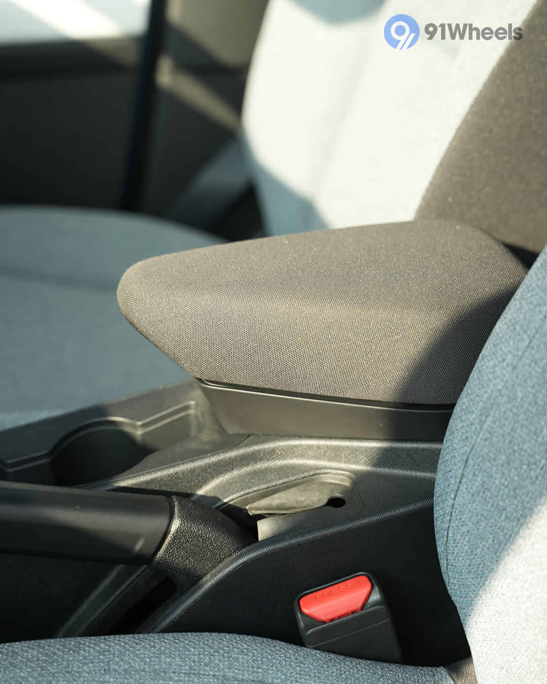 Front Centre Arm Rest