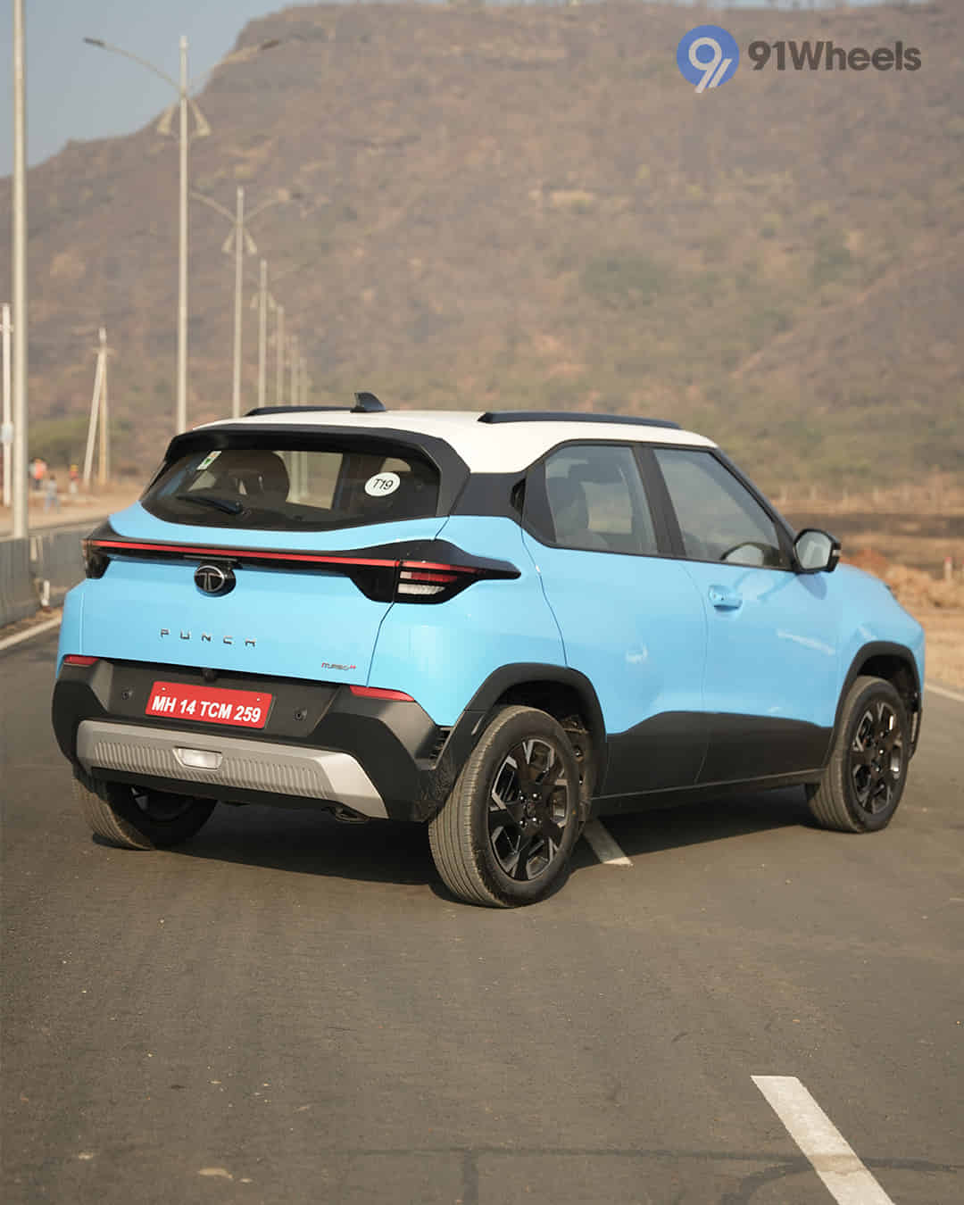 Right Rear Three Quarter