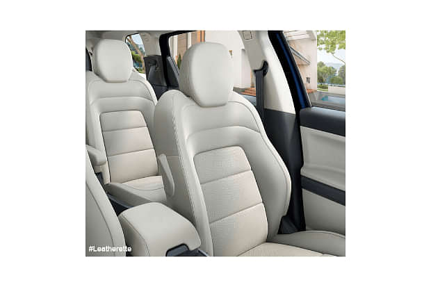 Tata Safari 2022-2023 Front Seat