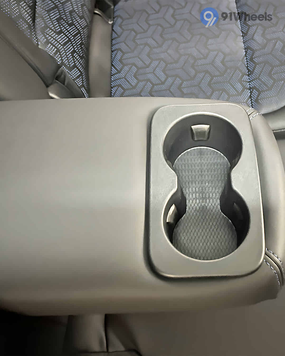 Rear Centre Arm Rest