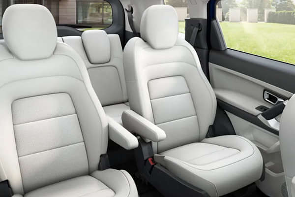 Tata Safari 2022-2023 Front Seat