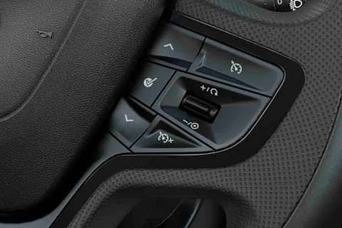 Tata Safari XTA Plus AT Steering Controls