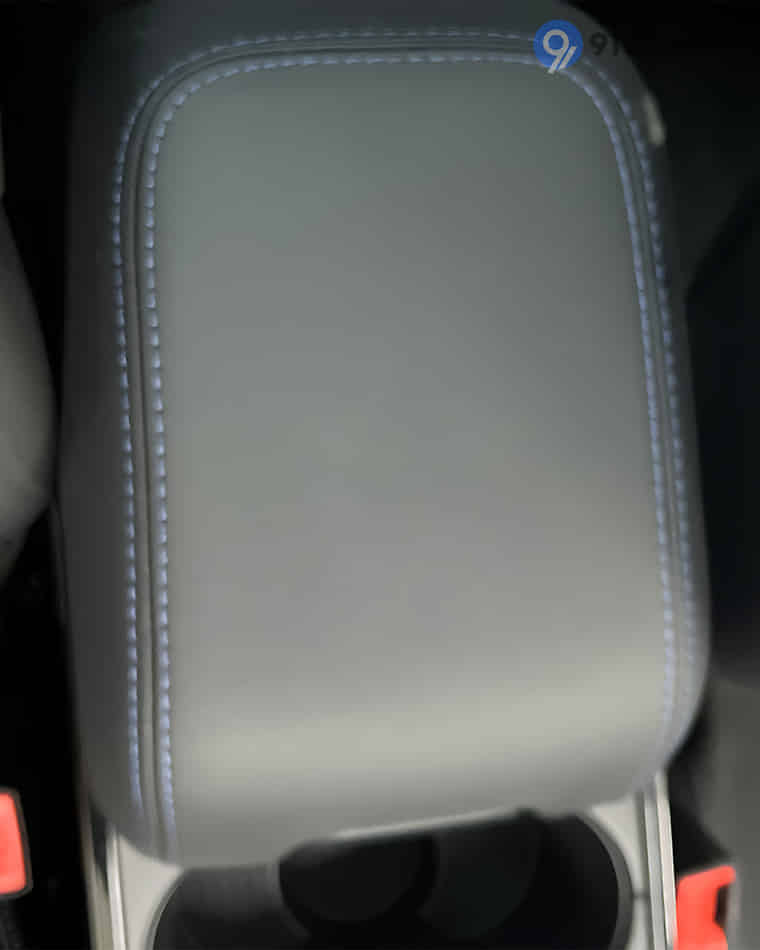 Dashboard & Front Cabin - 6