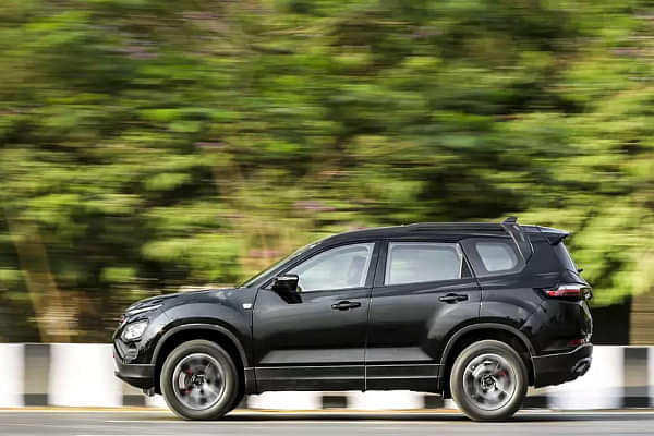 Tata Safari 2022-2023 Driving Shot