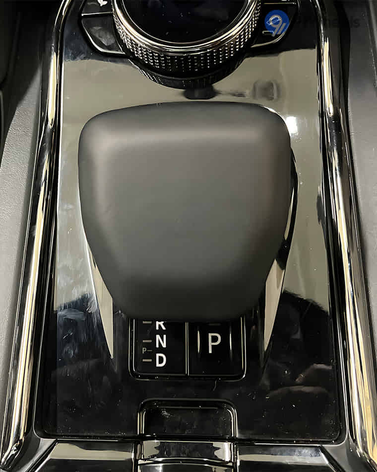 Dashboard & Front Cabin - 9