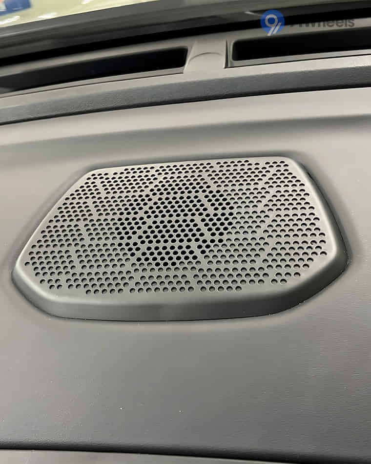 Infotainment & Charging - 2