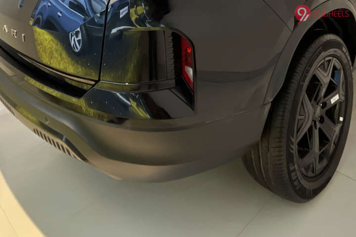 Tata Safari Reflector