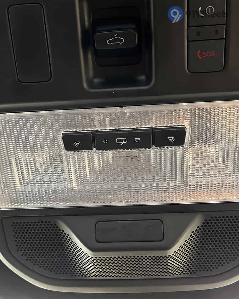 Infotainment & Charging - 4