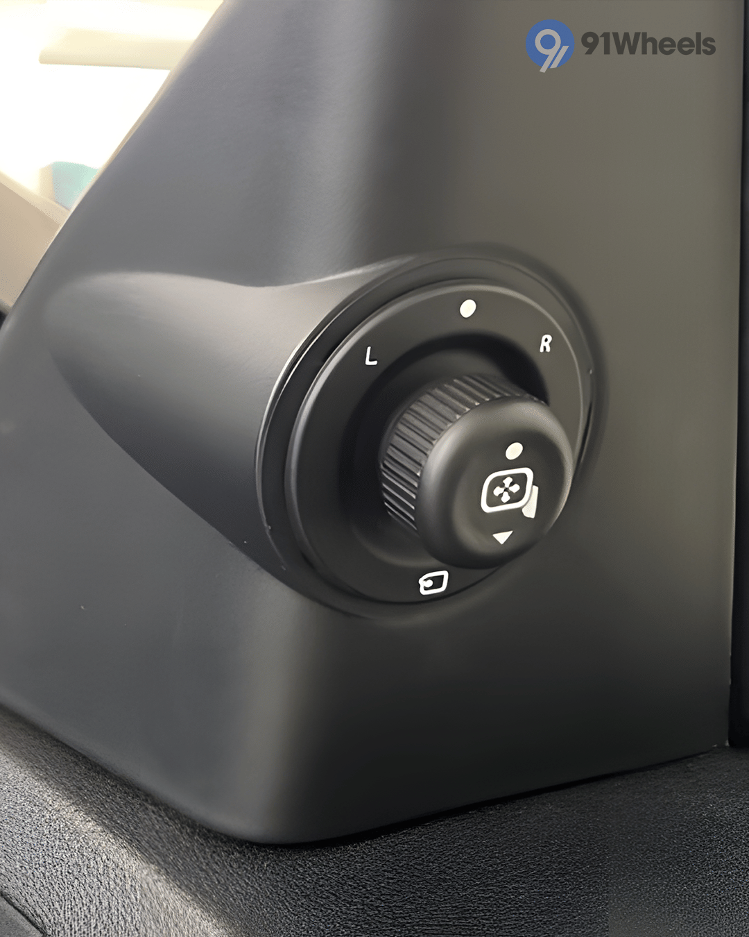 Outer Rear View Mirror (ORVM) Controls Outer Rear View Mirror (ORVM) Controls