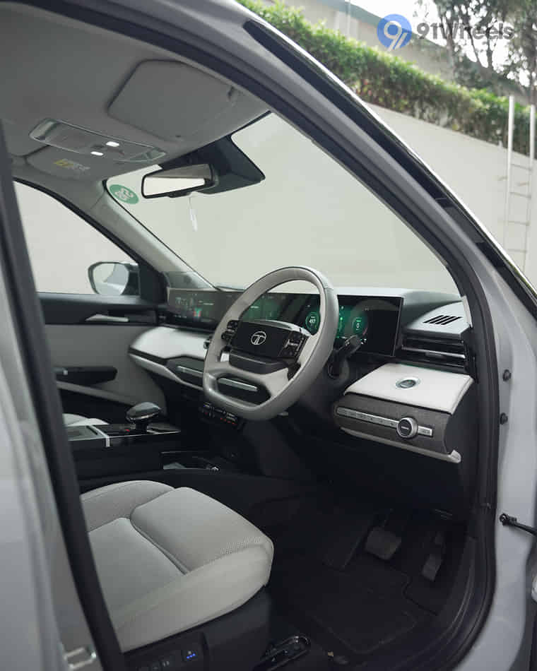 Dashboard & Front Cabin - 13 Dashboard & Front Cabin - 13
