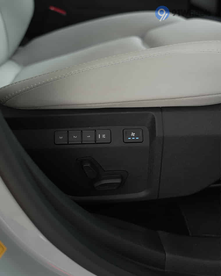 Seats & Cabin Comfort - 6 Seats & Cabin Comfort - 6