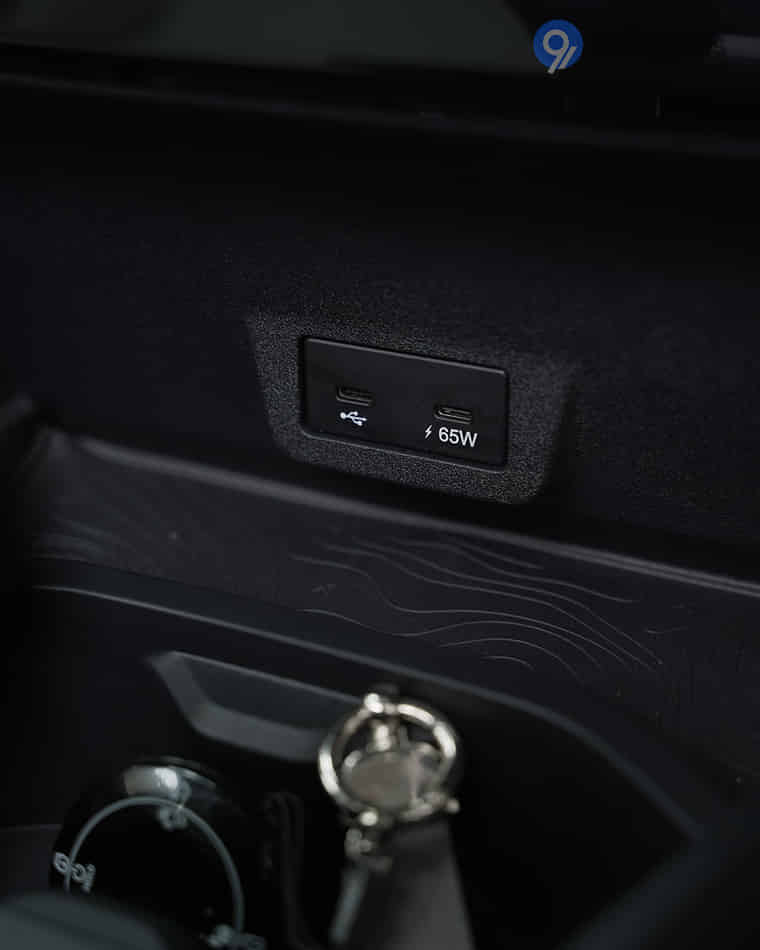 Infotainment & Charging - 2 Infotainment & Charging - 2