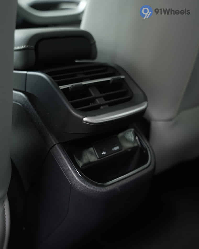 Seats & Cabin Comfort - 5 Seats & Cabin Comfort - 5