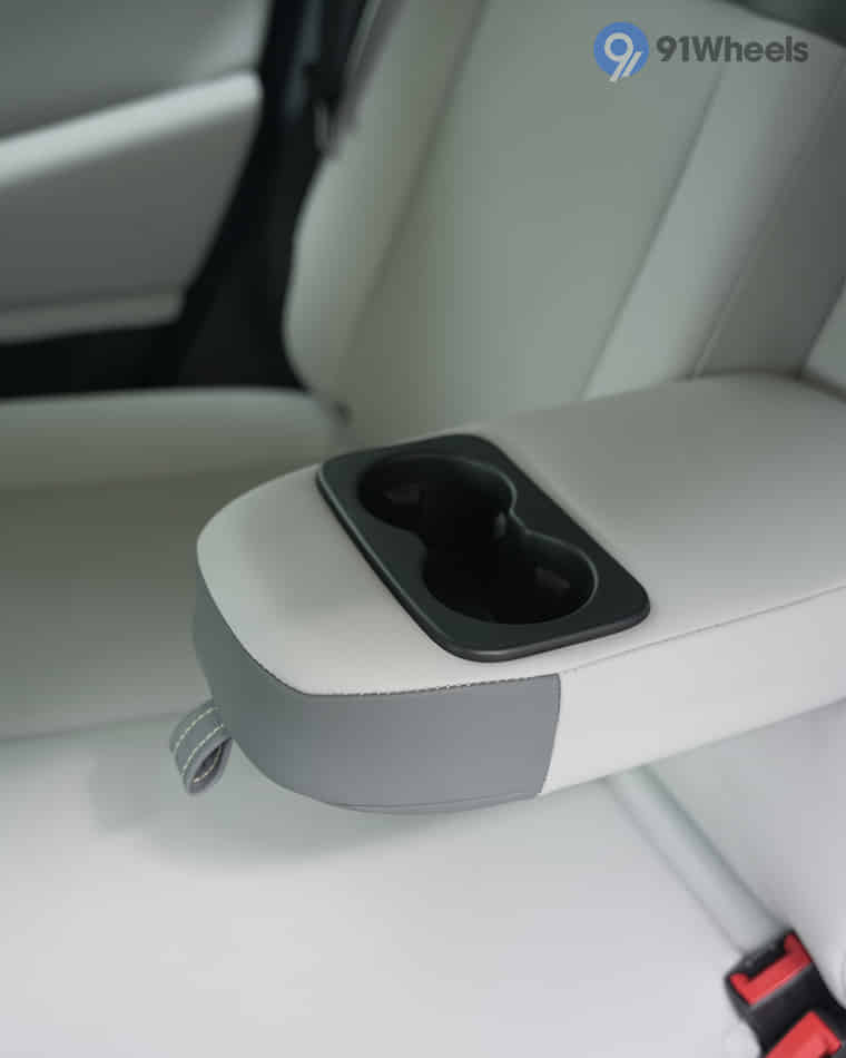 Seats & Cabin Comfort - 8 Seats & Cabin Comfort - 8