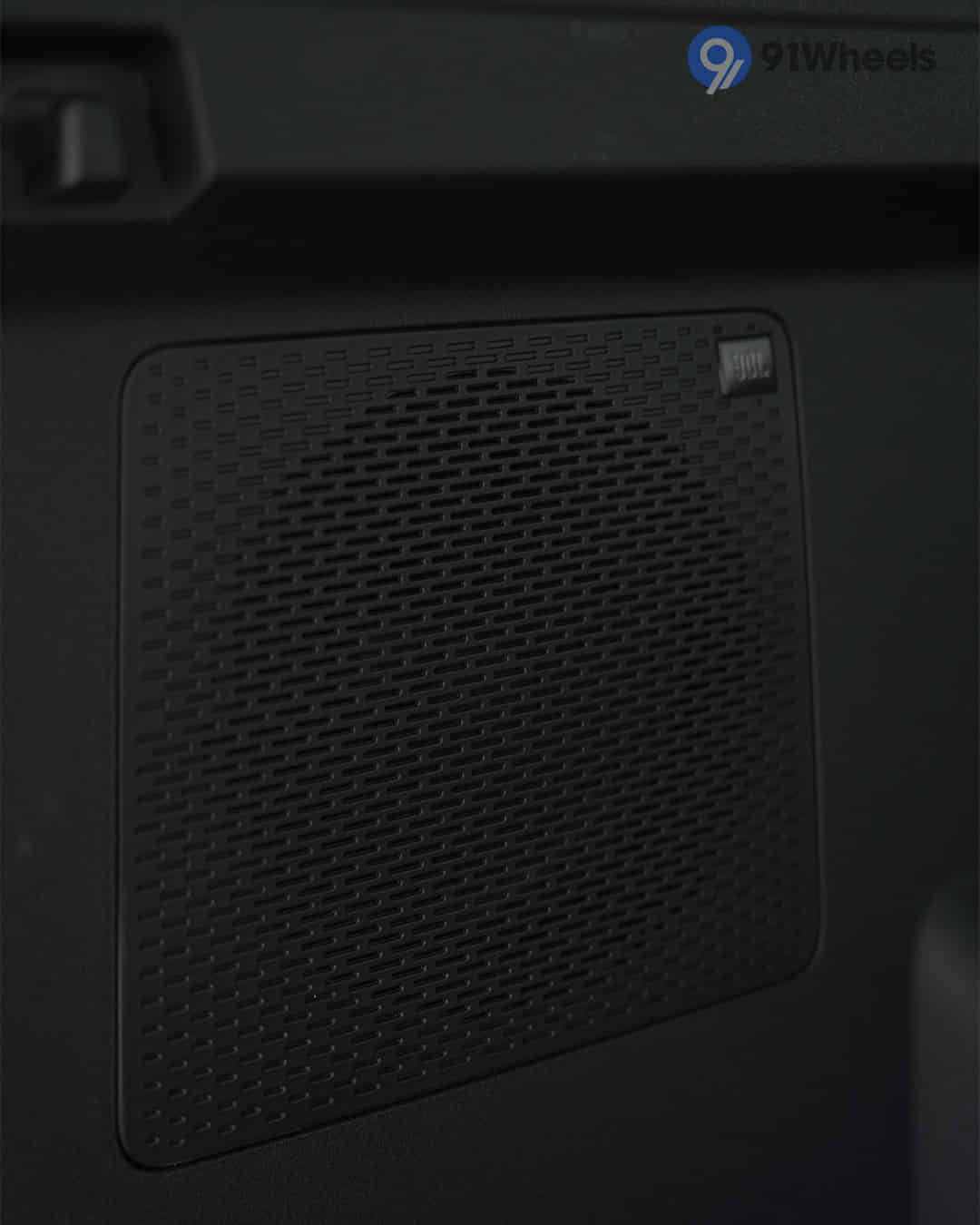 Rear Speakers Rear Speakers