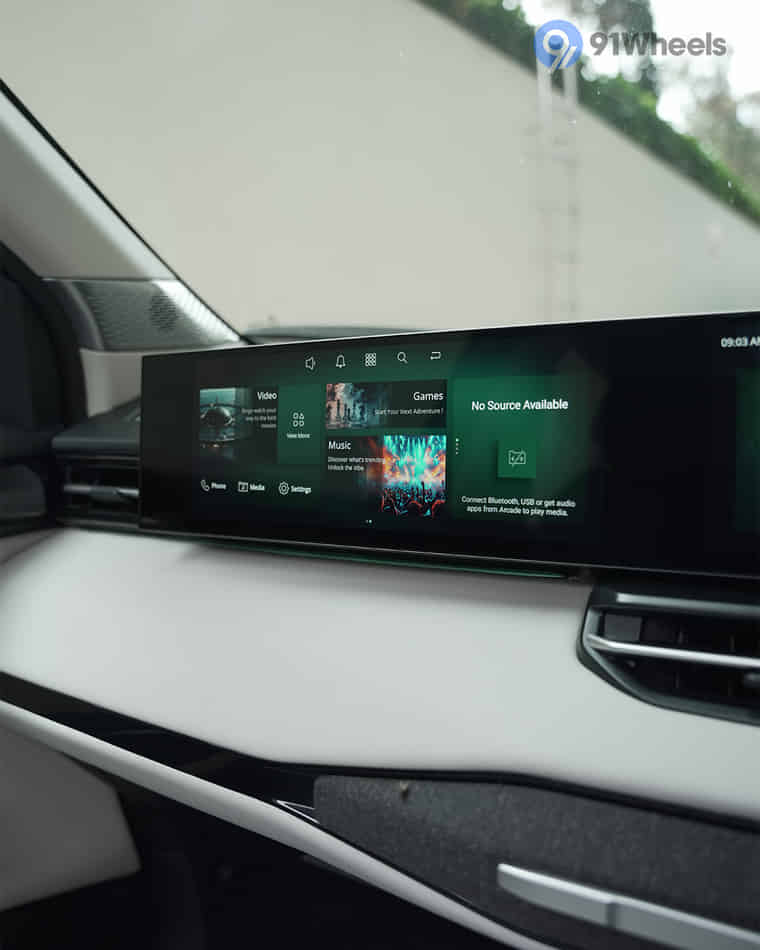 Infotainment & Charging - 1 Infotainment & Charging - 1