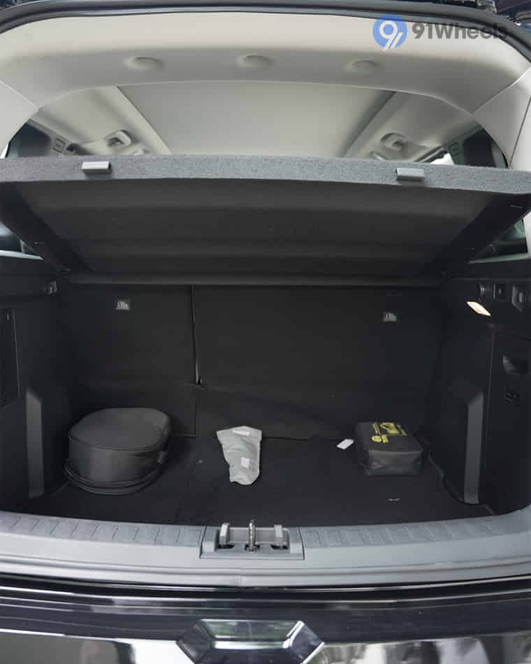 Bootspace & Utility - 1 Bootspace & Utility - 1