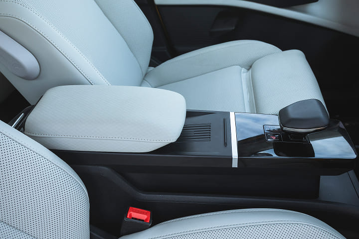 Tata Sierra Front Centre Arm Rest Tata Sierra Front Centre Arm Rest