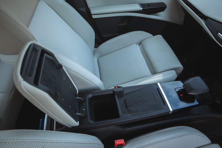 Tata Sierra Front Centre Arm Rest Storage Tata Sierra Front Centre Arm Rest Storage