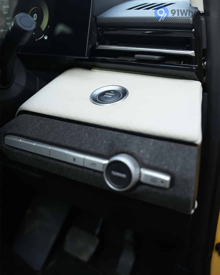 Dashboard & Front Cabin - 1 Dashboard & Front Cabin - 1