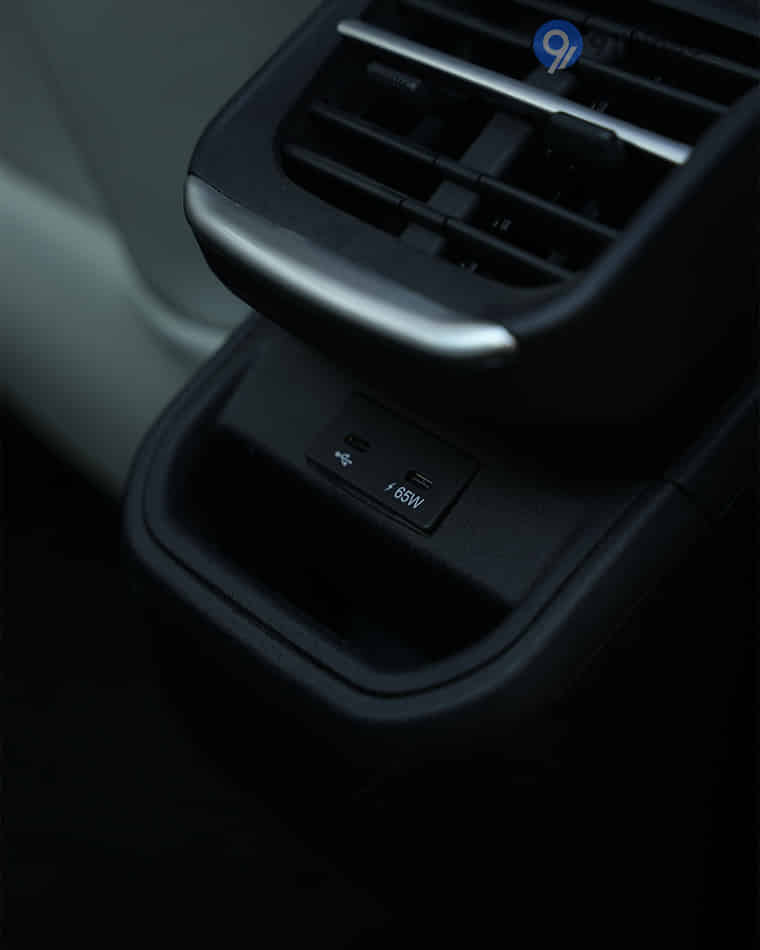 Infotainment & Charging - 1 Infotainment & Charging - 1