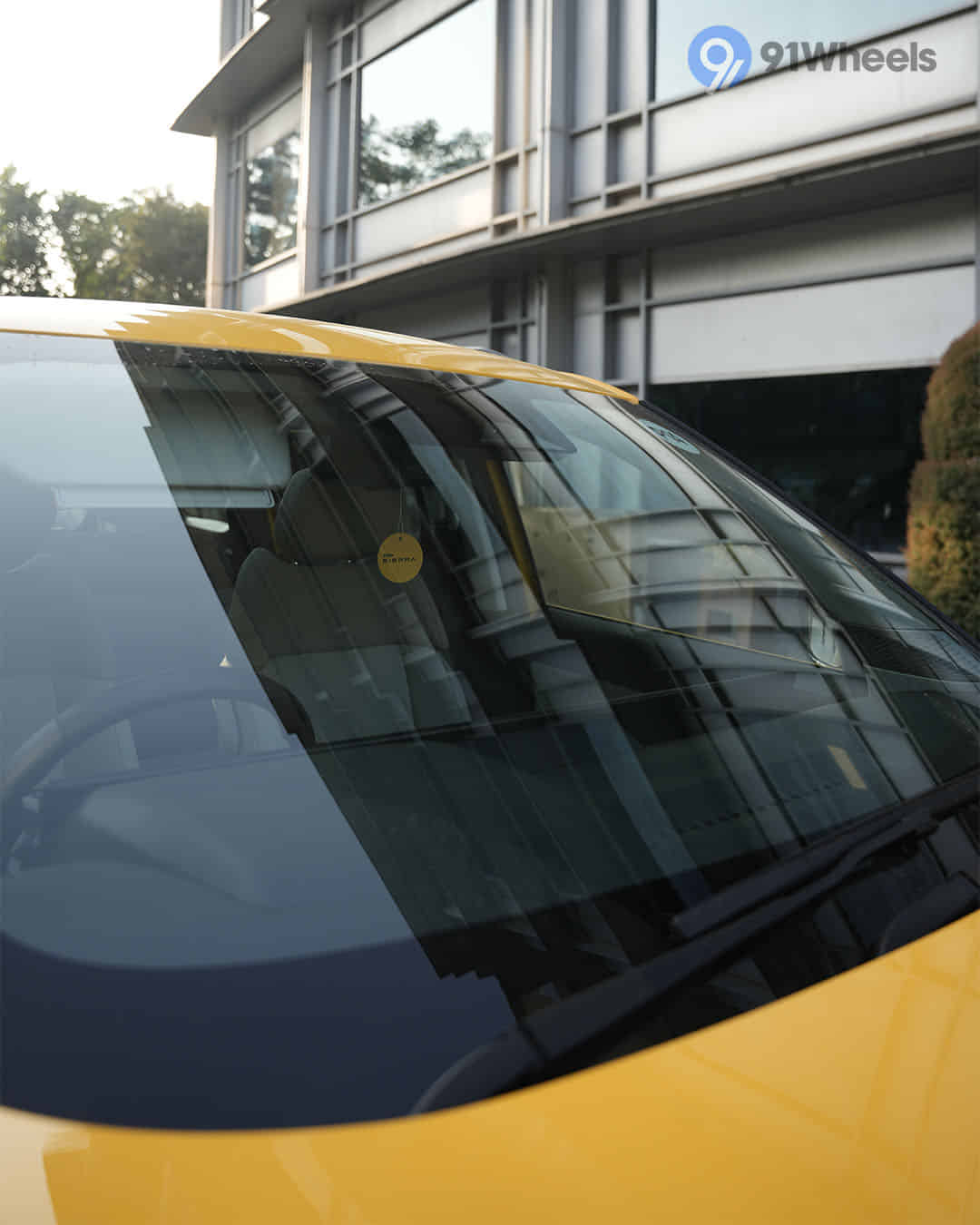 Front Windshield / Windscreen Front Windshield / Windscreen