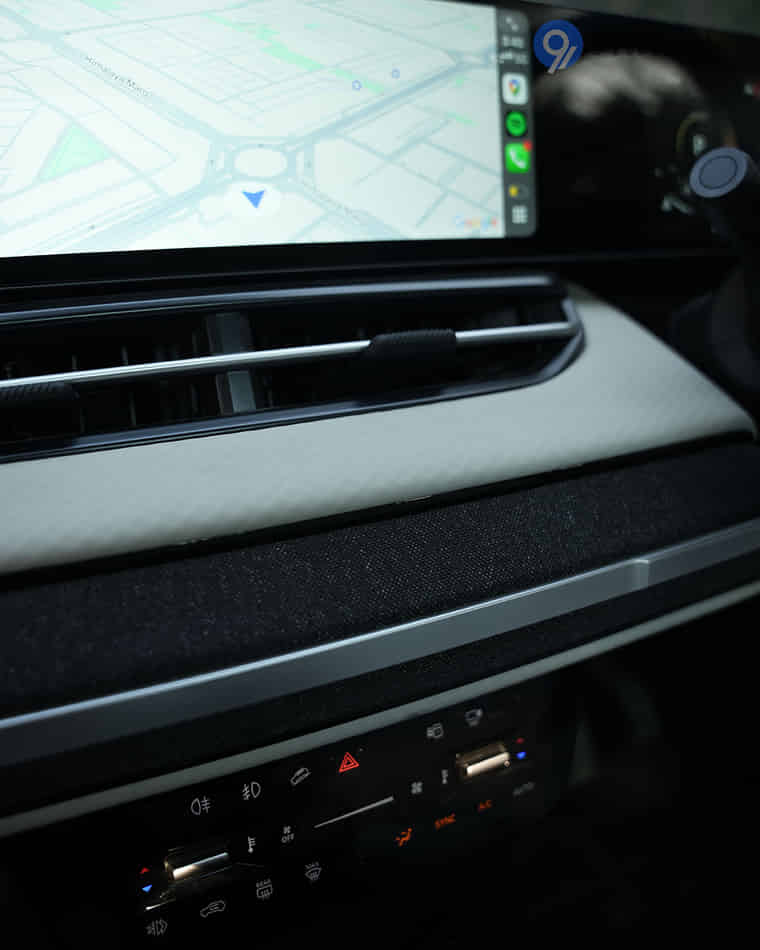 Dashboard & Front Cabin - 4 Dashboard & Front Cabin - 4